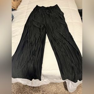 Black flows ribbed pants